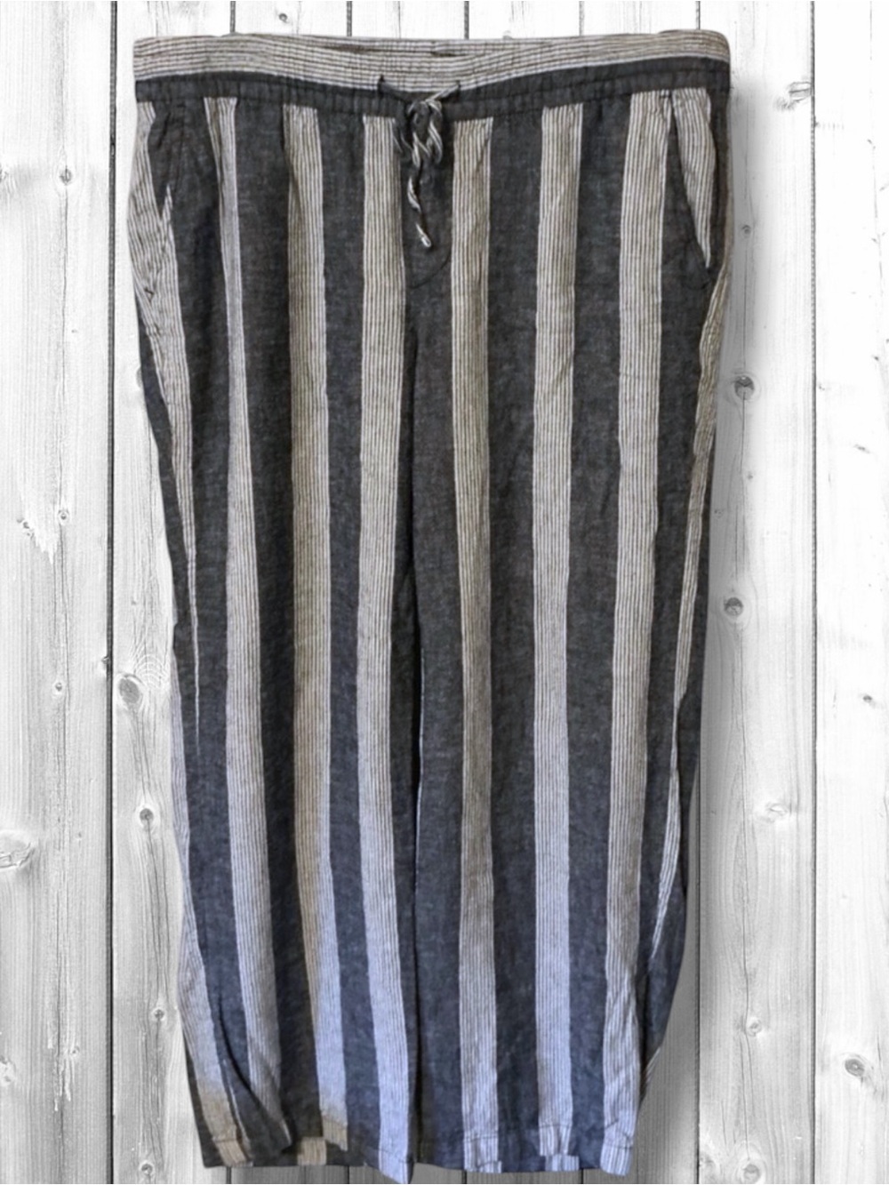 🌼Old Navy Drawstring Waist Striped Cropped Pants